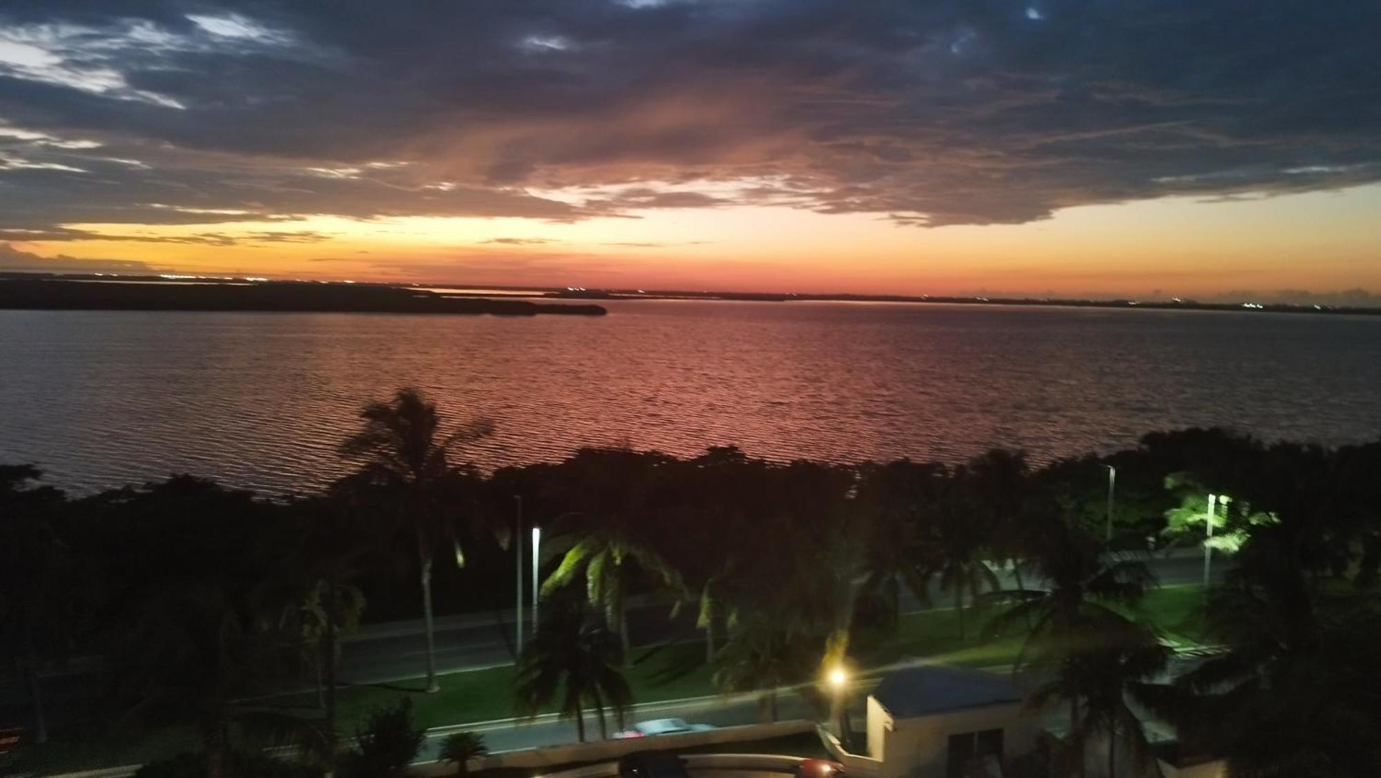 “Magic Sunrise At Cancun” Exterior foto